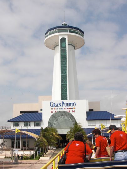 Gran Puerto de Cancun  (März, 2010) Mexikos höchster Leuchtturm
