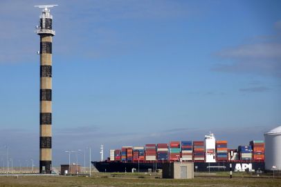 Maasvlakte  ( Oktober, 2015 ) höchster Leuchtturm der Niederlande, 2.höchster Betonleuchtturm der Welt